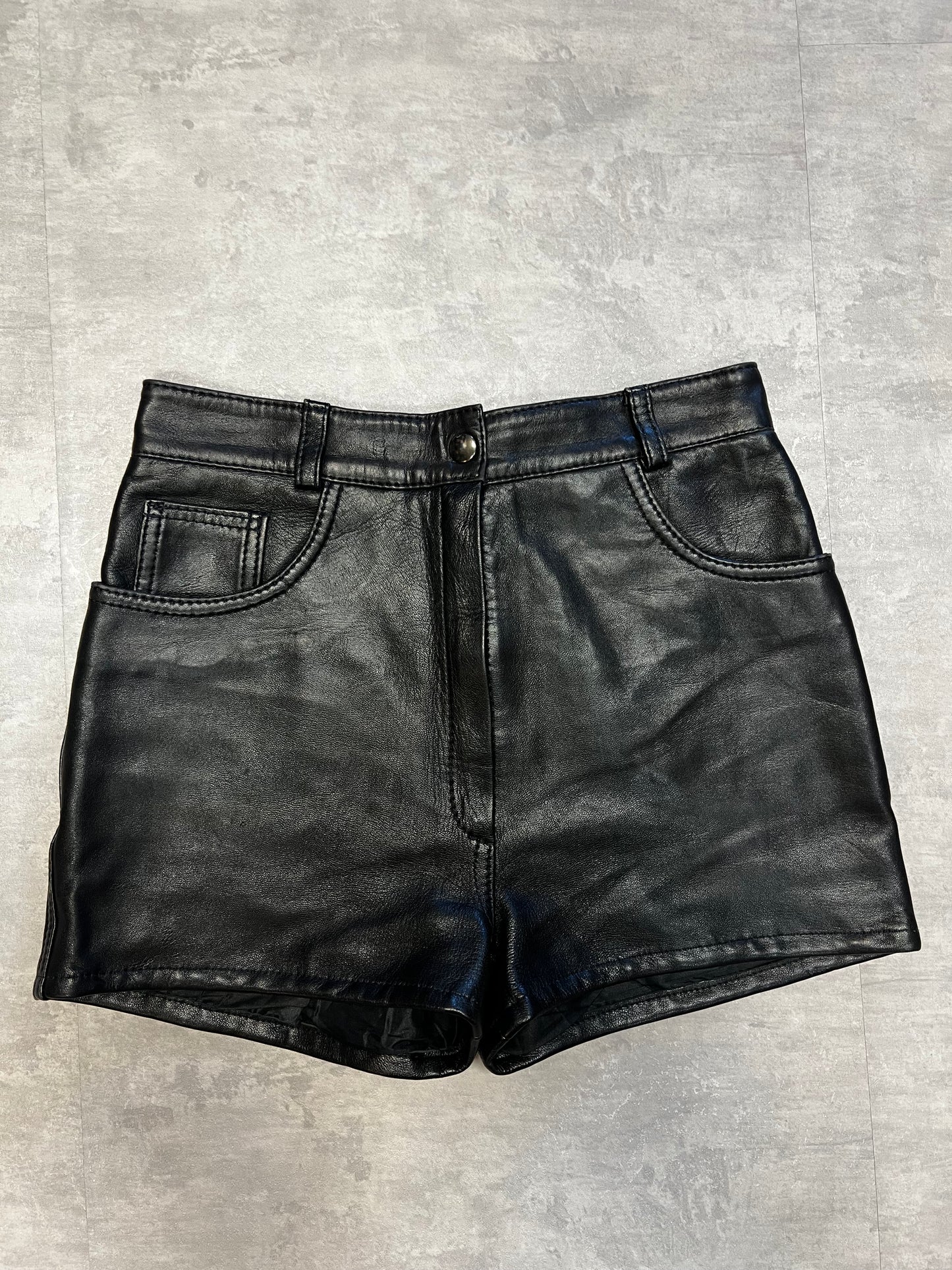 Woman shorts leather