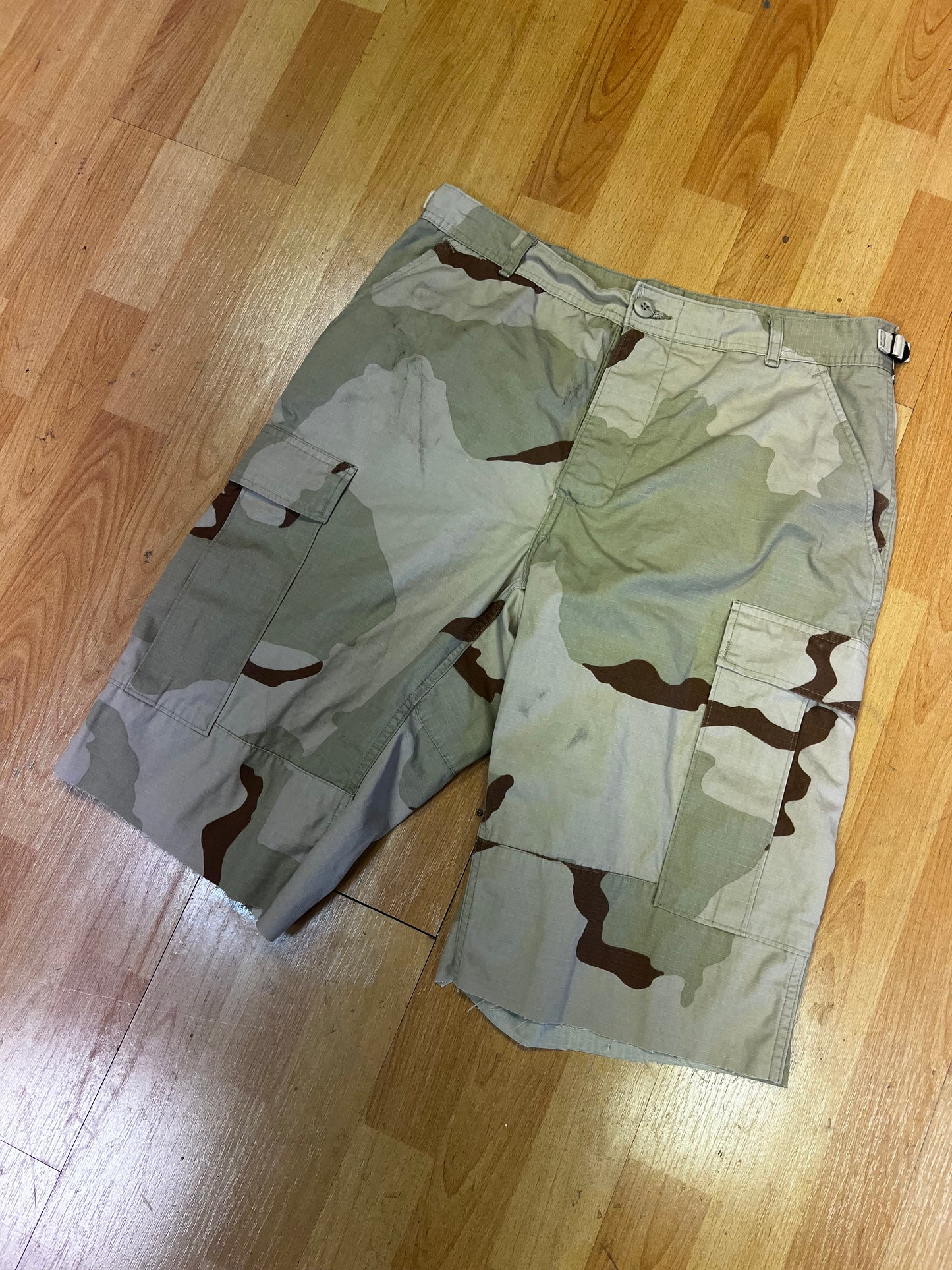 90’ camo military shorts