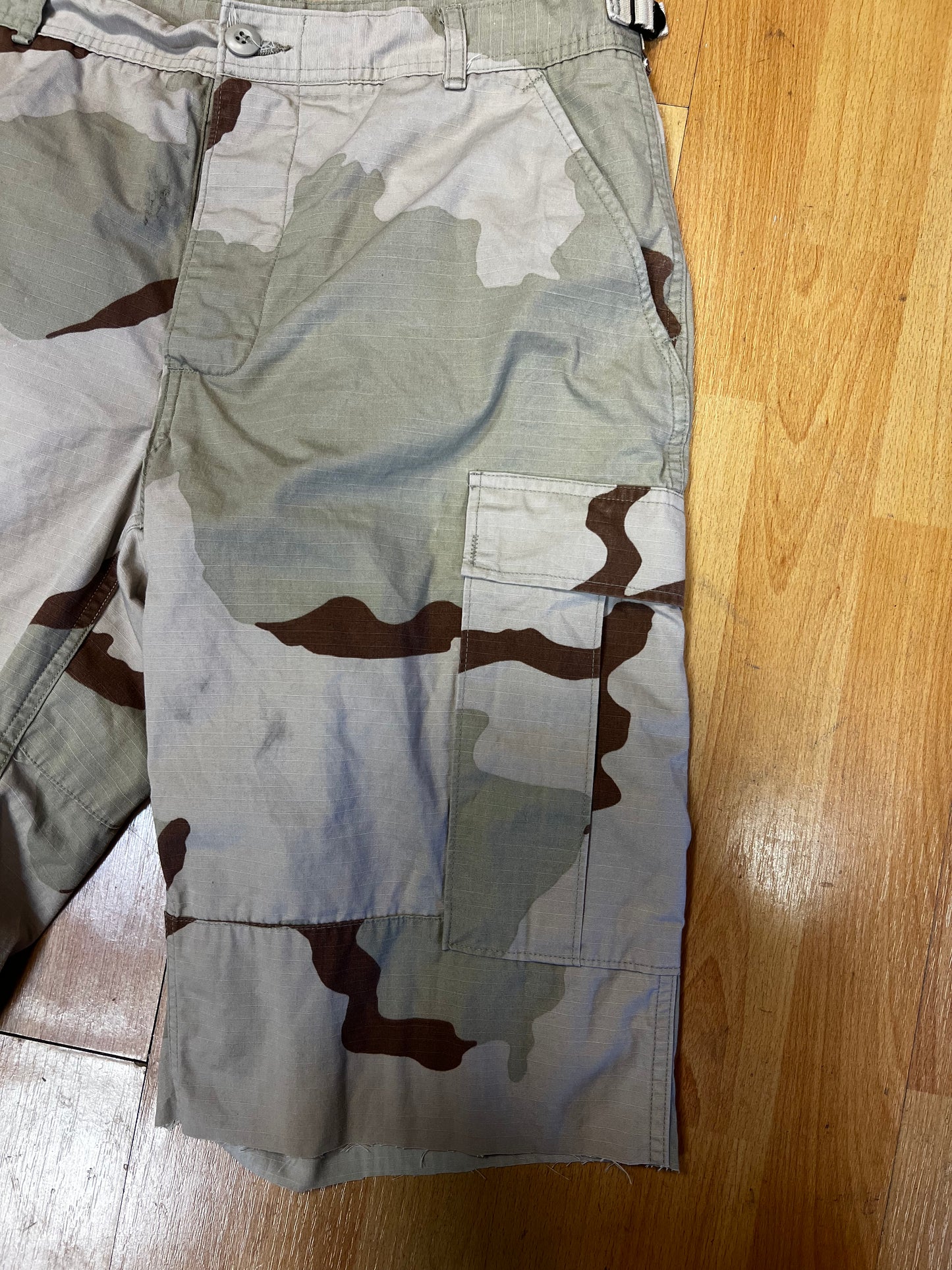 90’ camo military shorts