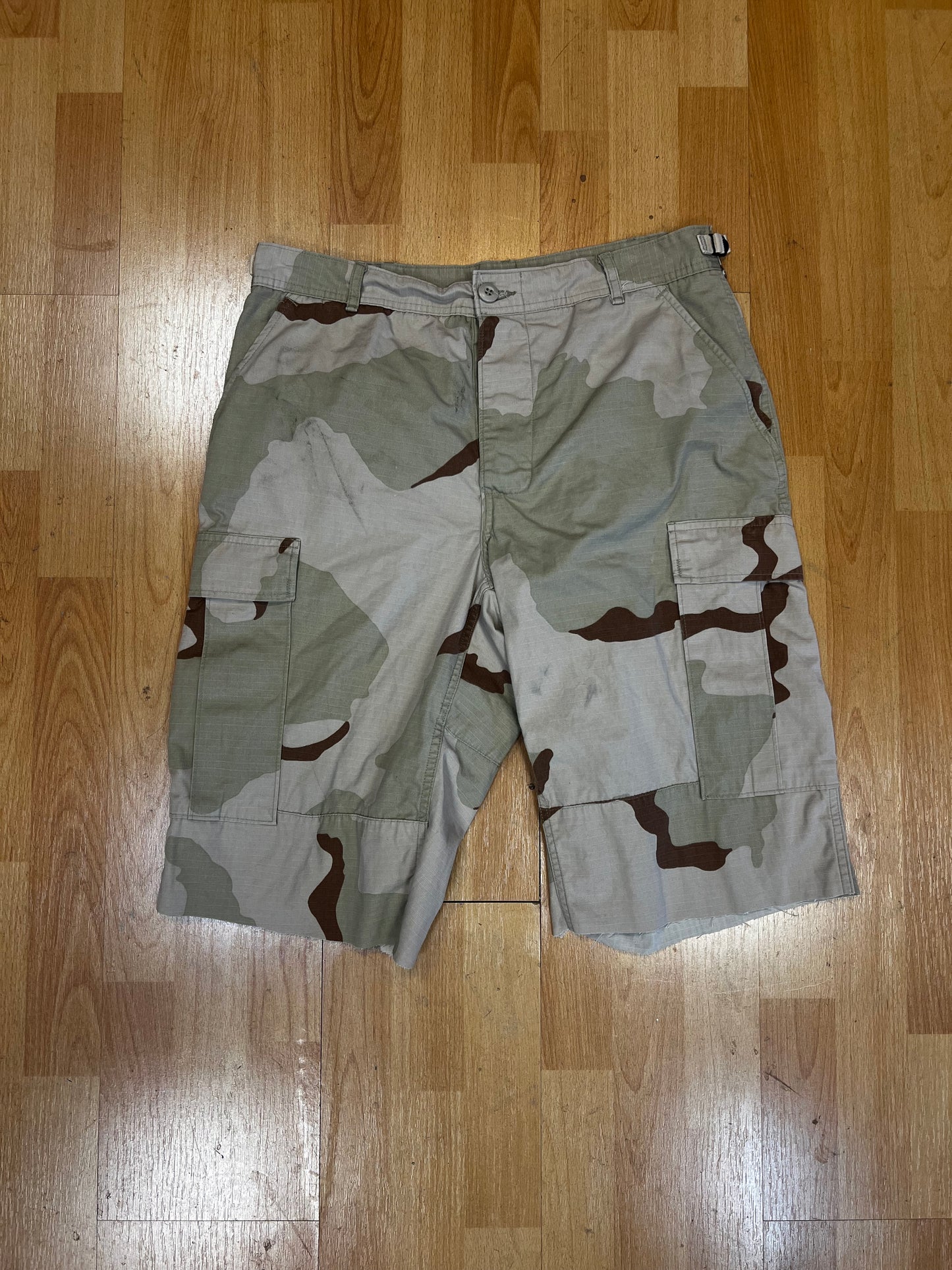 90’ camo military shorts