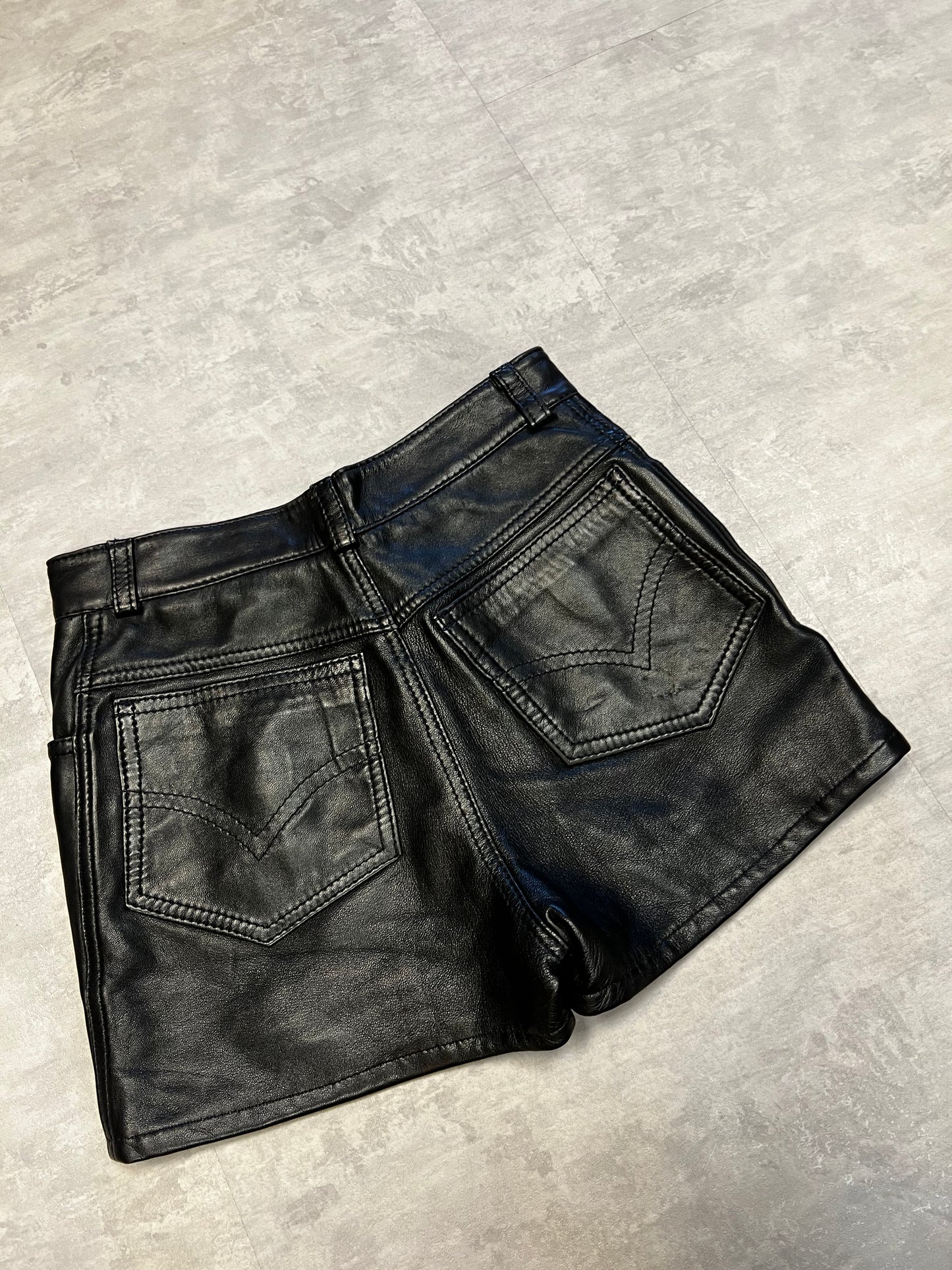 Woman shorts leather