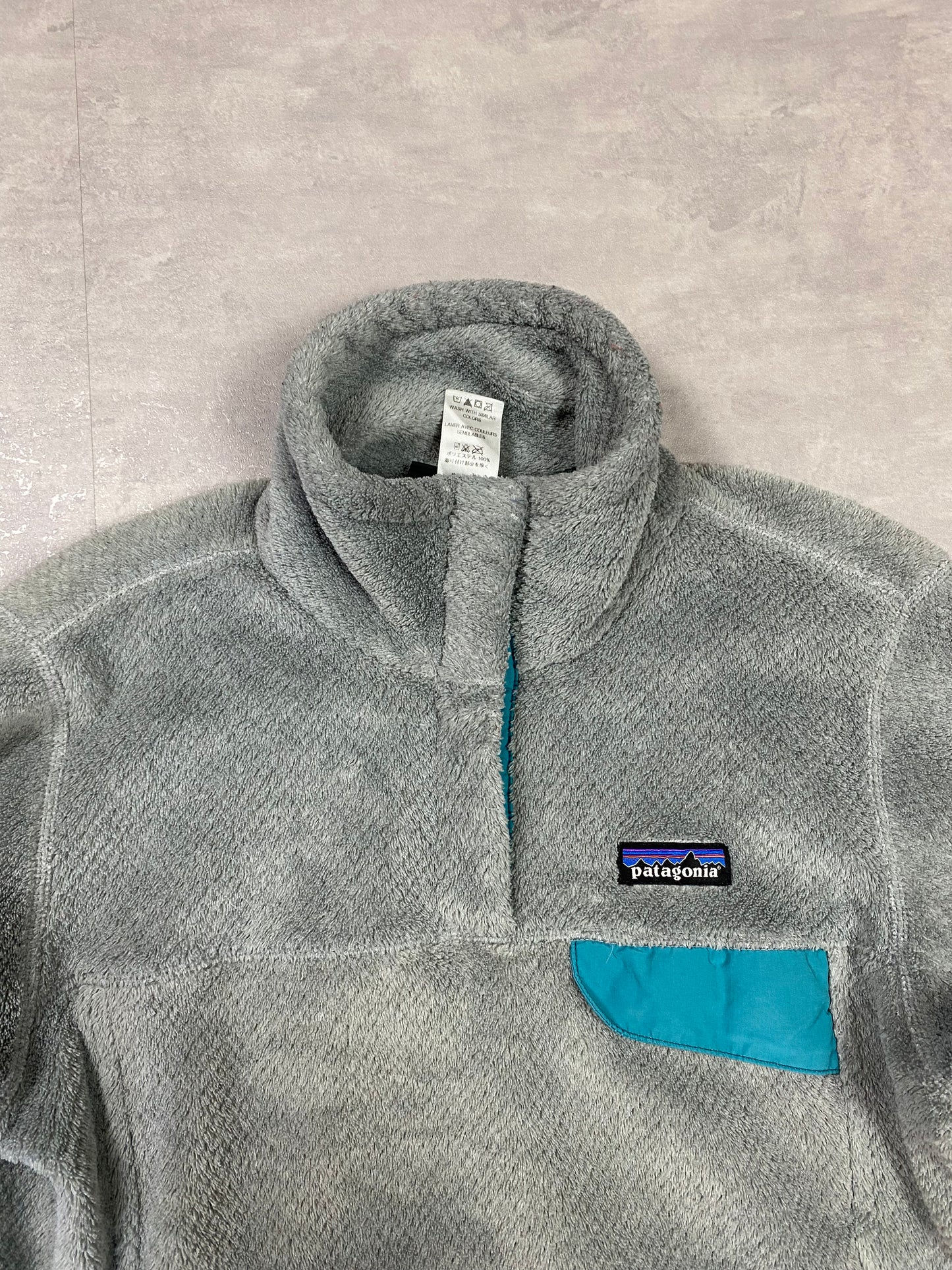 Patagonia fleece front pocket with buttons