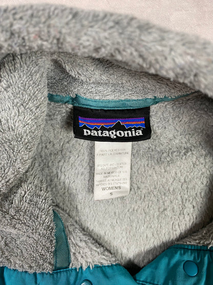 Patagonia fleece front pocket with buttons